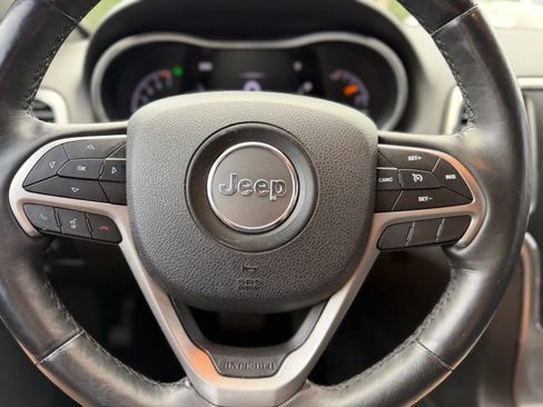 Used 2018 Jeep Grand Cherokee Altitude RWD image 18