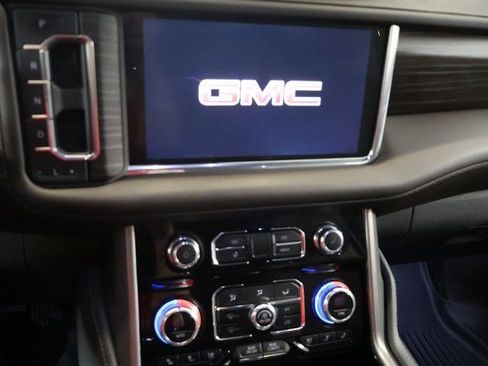 Used 2022 GMC Yukon XL Denali AWD/4WD image 15