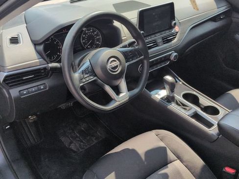 Used 2024 Nissan Altima 2.5 SV FWD image 13