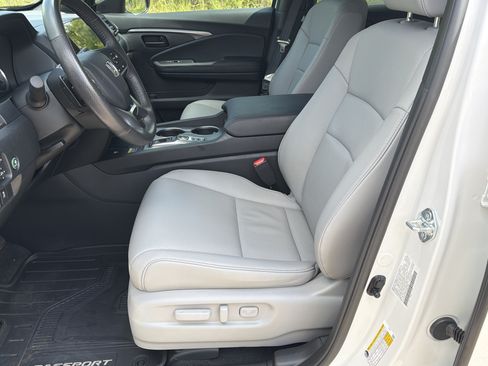 Used 2025 Honda Passport EX-L image 9