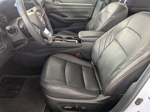 Used 2023 Nissan Altima 2.5 SR w/ SR Premium Package image 13