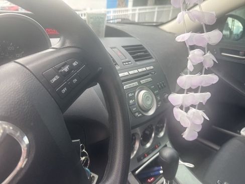 Used 2010 MAZDA MAZDA3 i Touring image 20