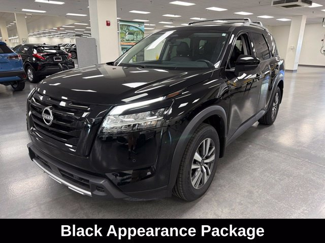 Used 2024 Nissan Pathfinder SL w/ Black Appearance Package AWD/4WD image 3