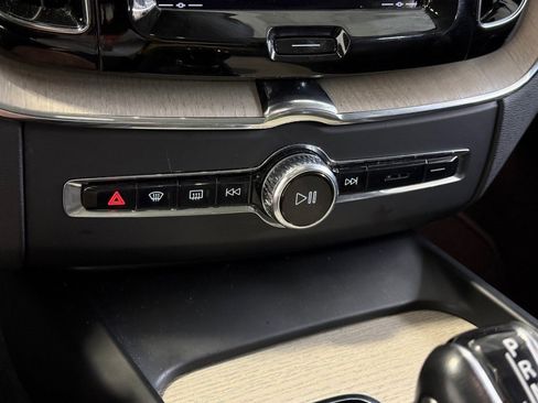 Used 2021 Volvo XC60 T6 Inscription image 27