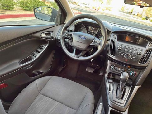 Used 2018 Ford Focus SE FWD image 16