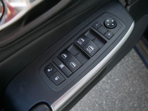 Used 2022 Jeep Cherokee Limited AWD/4WD image 23