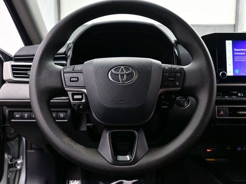 Used 2025 Toyota Camry LE image 22