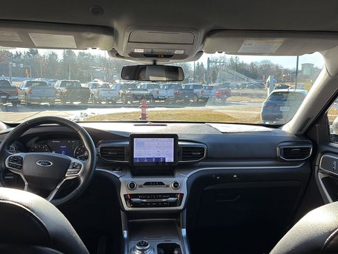 Used 2020 Ford Explorer XLT w/ Equipment Group 202A image 8