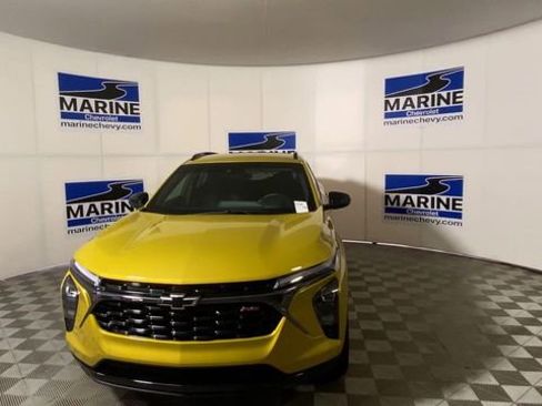 Certified 2025 Chevrolet Trax RS w/ Driver Confidence Package image 5