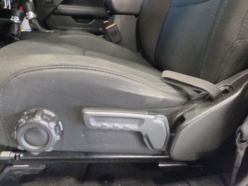 Used 2019 Jeep Wrangler Unlimited Sahara AWD/4WD image 20