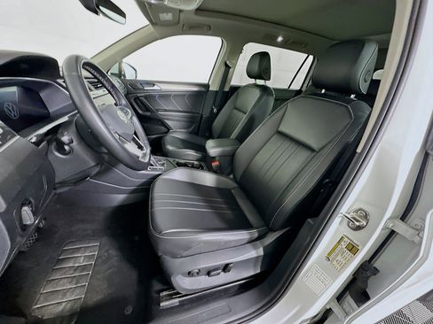 Used 2024 Volkswagen Tiguan SE image 13