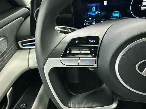 Used 2025 Hyundai Elantra Limited image 25