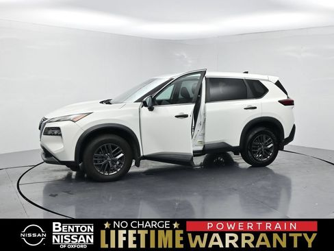 Used 2022 Nissan Rogue S FWD image 1
