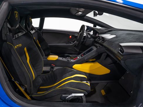 Used 2022 Lamborghini Huracan STO RWD image 65