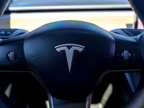 Used 2022 Tesla Model Y Long Range AWD/4WD image 12