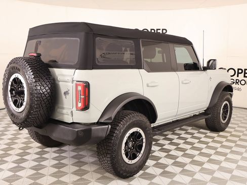 Used 2023 Ford Bronco Outer Banks w/ Sasquatch Package AWD/4WD image 21