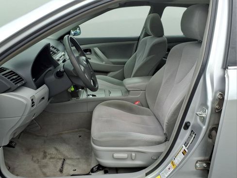Used 2010 Toyota Camry LE FWD image 15