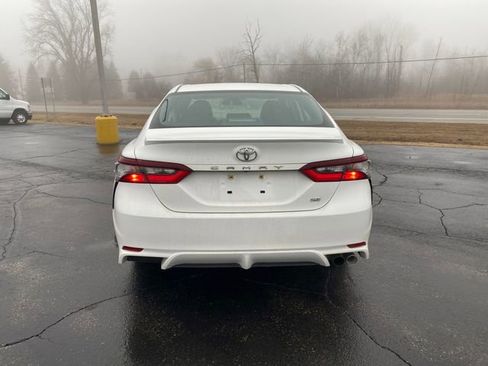 Used 2024 Toyota Camry SE image 5