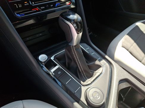 New 2026 Volkswagen Taos SE AWD/4WD image 10