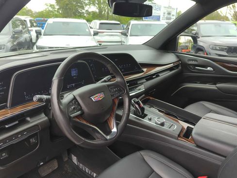 Used 2022 Cadillac Escalade Luxury AWD/4WD image 12