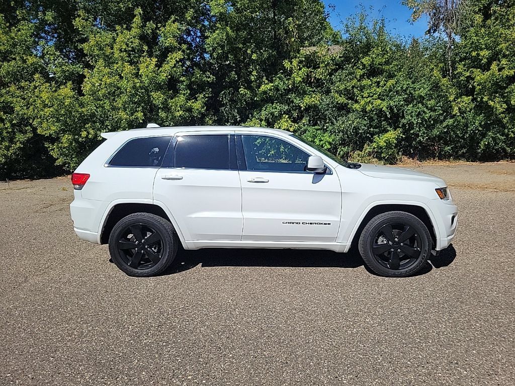 Used 2015 Jeep Grand Cherokee Altitude AWD/4WD image 9