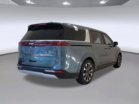 Used 2023 Kia Carnival EX FWD image 7