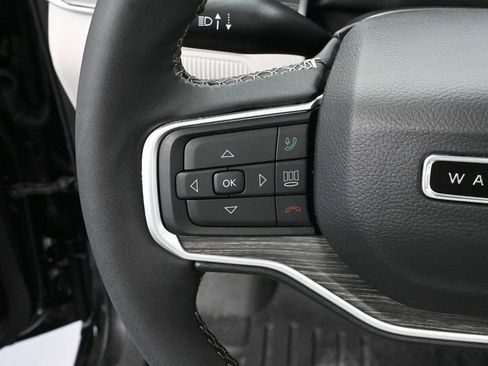 Used 2024 Jeep Wagoneer L Series II w/ Premium Group I image 30