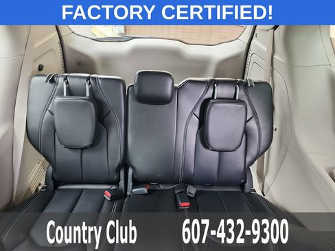 Used 2023 Chrysler Pacifica Touring-L FWD image 25