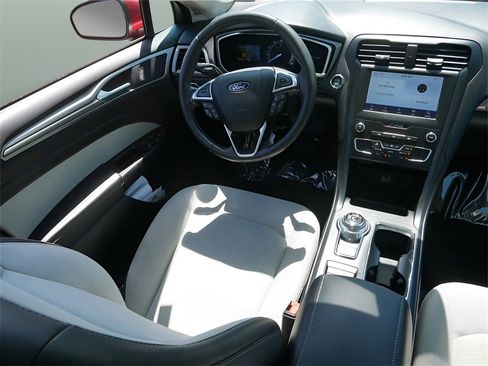 Used 2020 Ford Fusion SE w/ Equipment Group 151A image 13