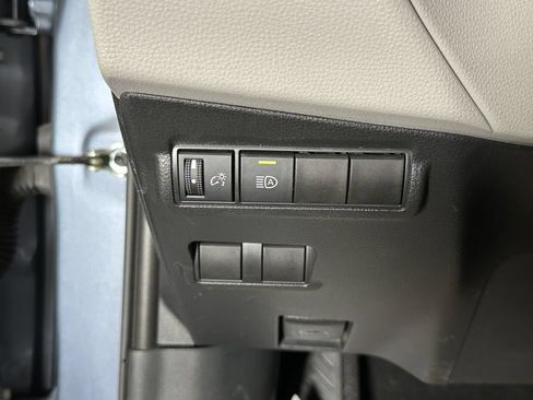 Used 2022 Toyota Corolla Cross L AWD/4WD image 18