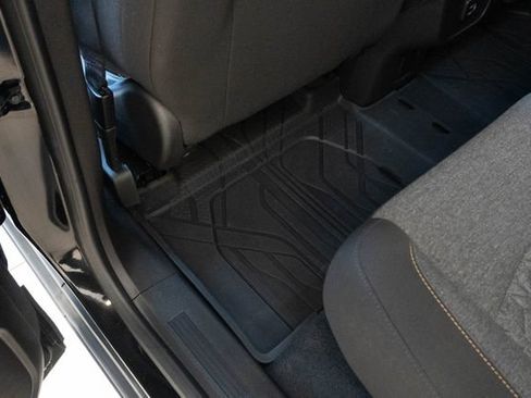 Used 2024 Chevrolet Equinox LT FWD image 24