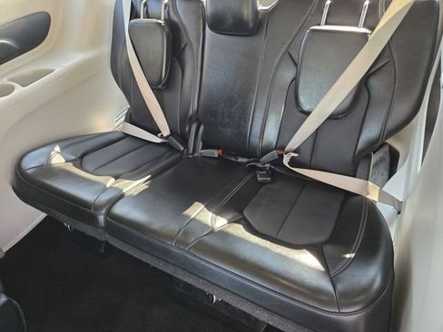 Used 2024 Chrysler Pacifica Touring-L FWD image 30