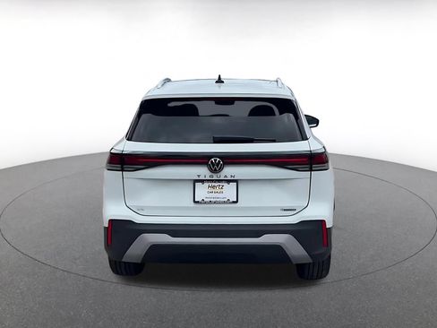 Used 2026 Volkswagen Tiguan SE AWD/4WD image 12