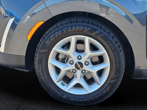 Used 2023 Kia Soul LX w/ LX Technology Package FWD image 8