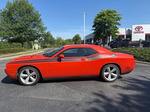Used 2009 Dodge Challenger SRT8 w/ SRT Option Group II RWD image 3