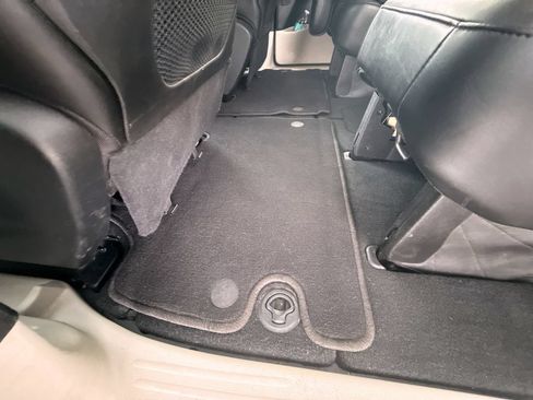Used 2024 Chrysler Pacifica Touring-L FWD image 13