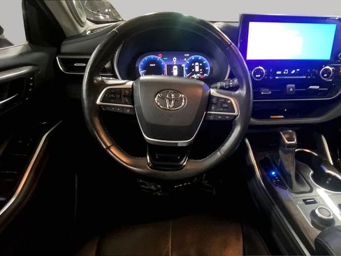 Used 2023 Toyota Highlander Limited AWD/4WD image 6