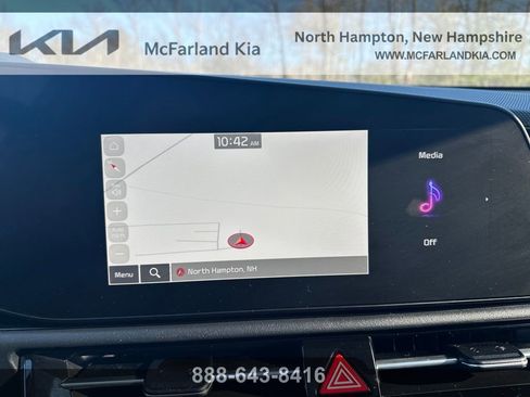 Used 2024 Kia Niro SX image 19