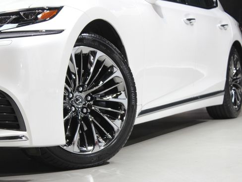 Used 2020 Lexus LS 500 w/ Luxury Package image 21