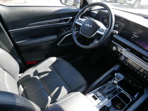 Used 2023 Kia Telluride EX w/ EX Captain's Chair Package image 9