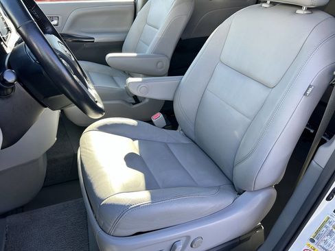 Used 2018 Toyota Sienna XLE Premium image 20