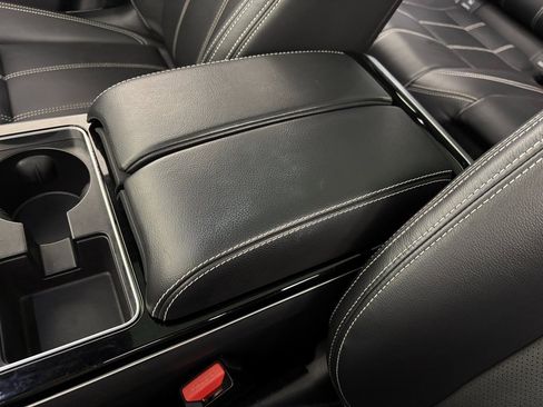 Used 2019 Land Rover Range Rover Velar R-Dynamic SE image 28