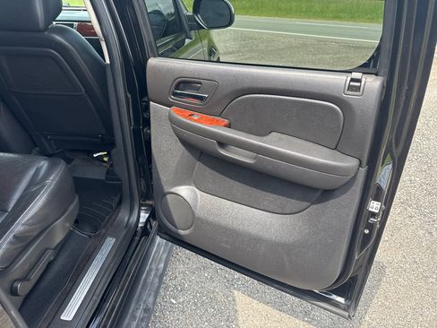 Used 2013 Chevrolet Suburban LTZ AWD/4WD image 22