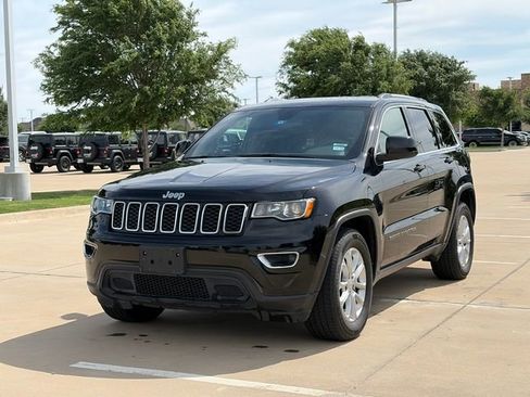 Used 2021 Jeep Grand Cherokee Laredo w/ Security & Convenience Group image 3