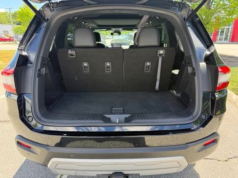 Used 2025 Honda Pilot TrailSport image 10