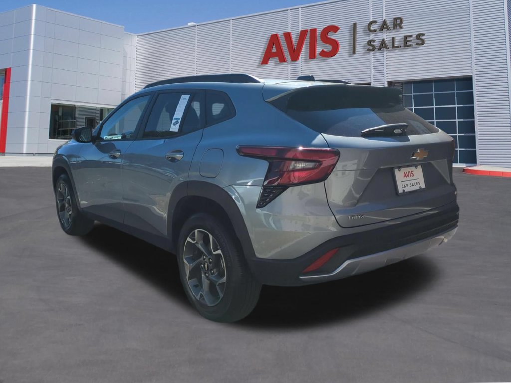 Used 2026 Chevrolet Trax LT FWD image 7