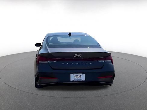 Used 2025 Hyundai Elantra SEL image 12