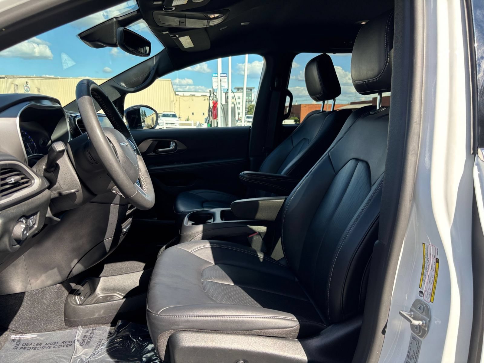 Used 2025 Chrysler Pacifica Select FWD image 28