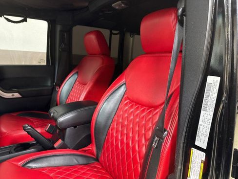 Used 2015 Jeep Wrangler Unlimited Rubicon image 16