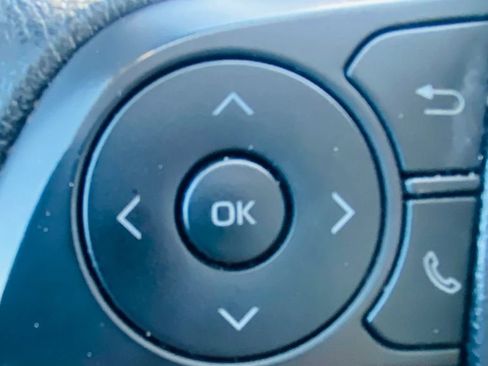 Used 2025 Toyota Corolla LE FWD image 11